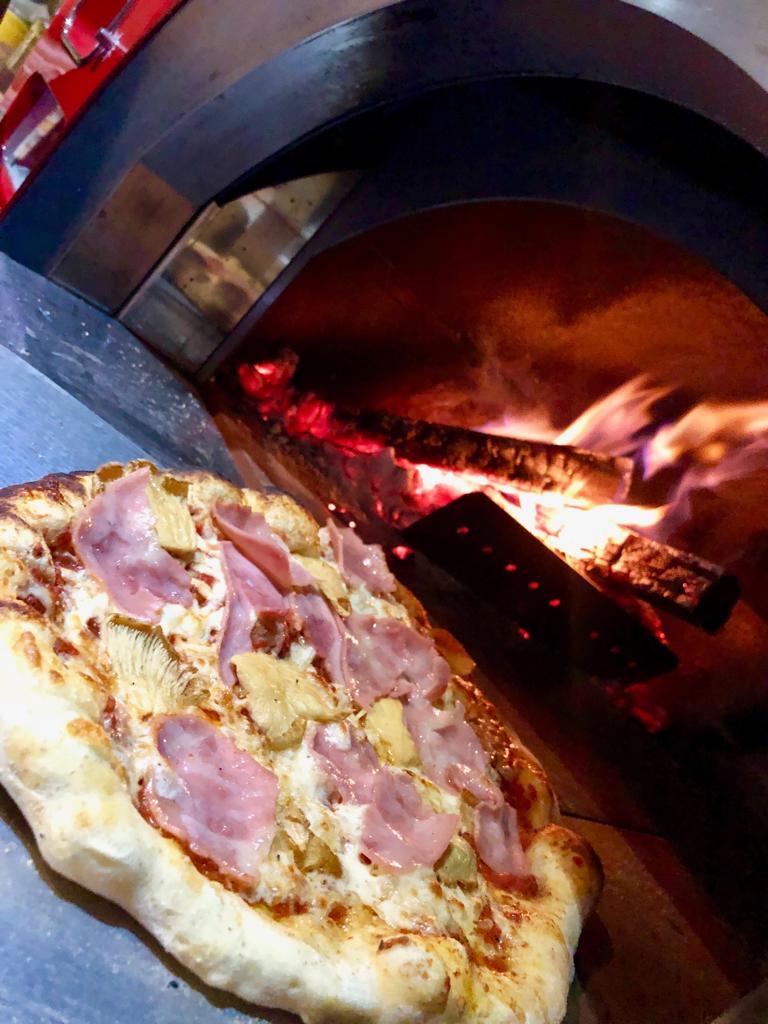 Pizza de masa madre en horno de leña – ItaliaENcasa & La Dispensa